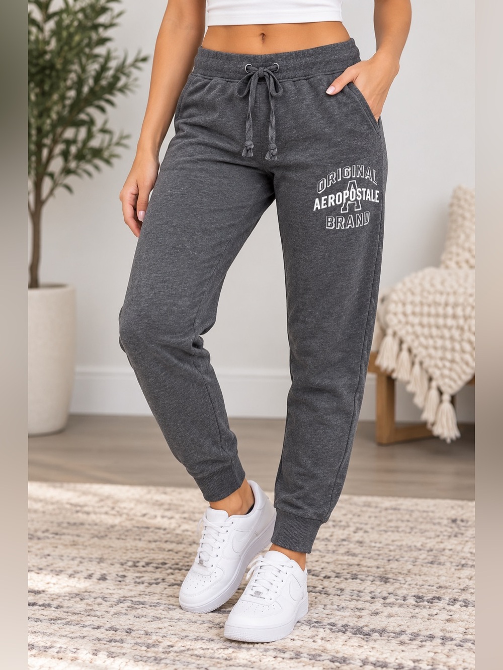 Aéropostale Women’s Gray Sweatpants Size M Joggers Original Brand Graphic Y2K